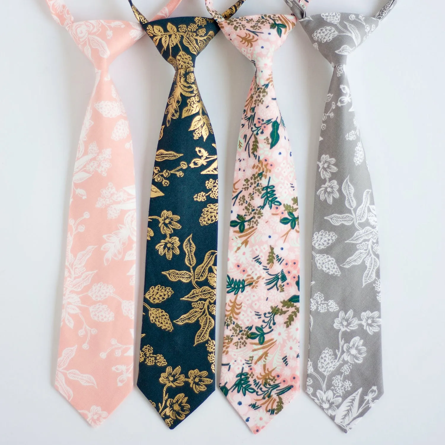 Boy's Bow Tie / Meadow In Pink