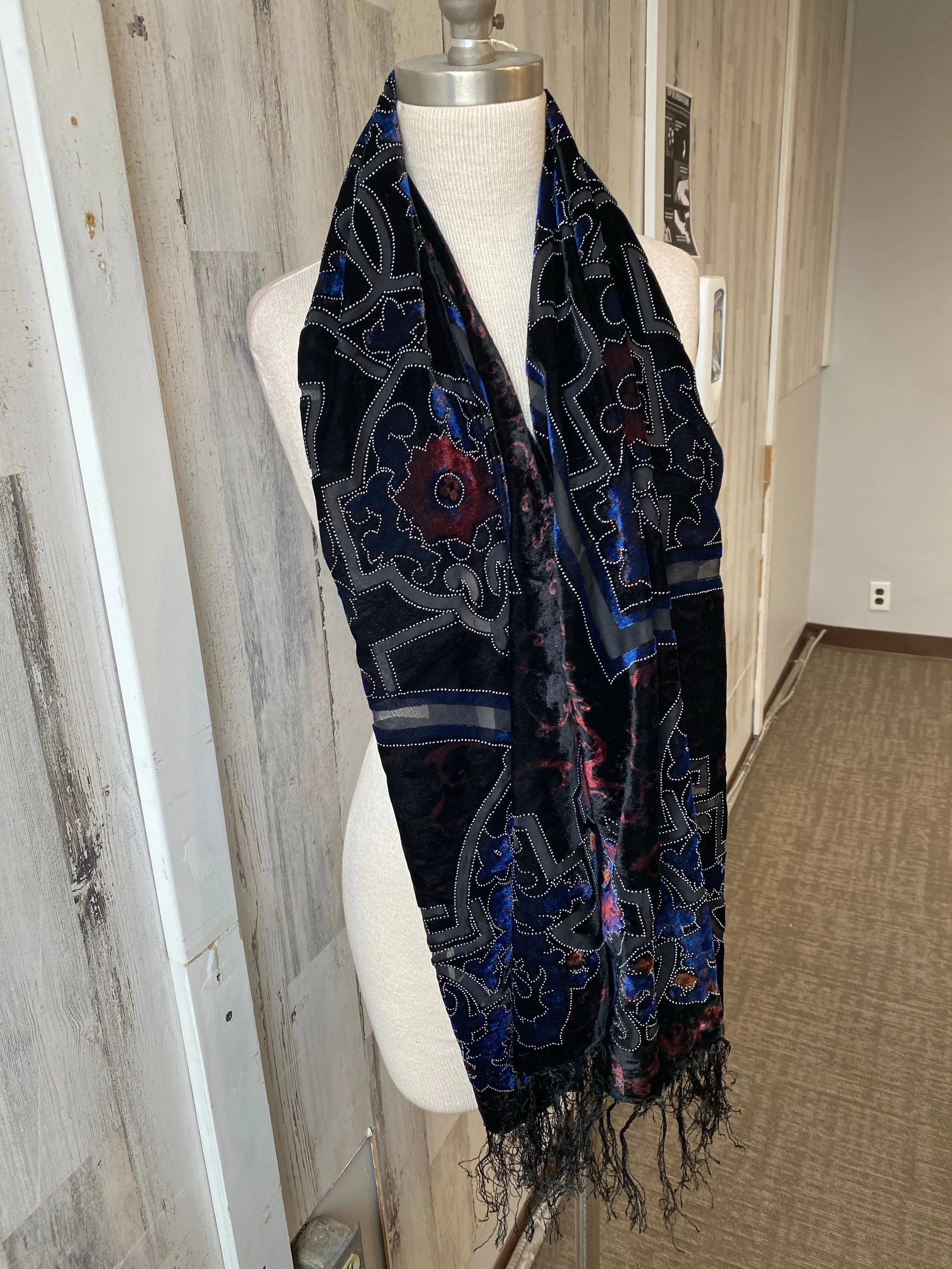 Burnout velvet fringe scarf