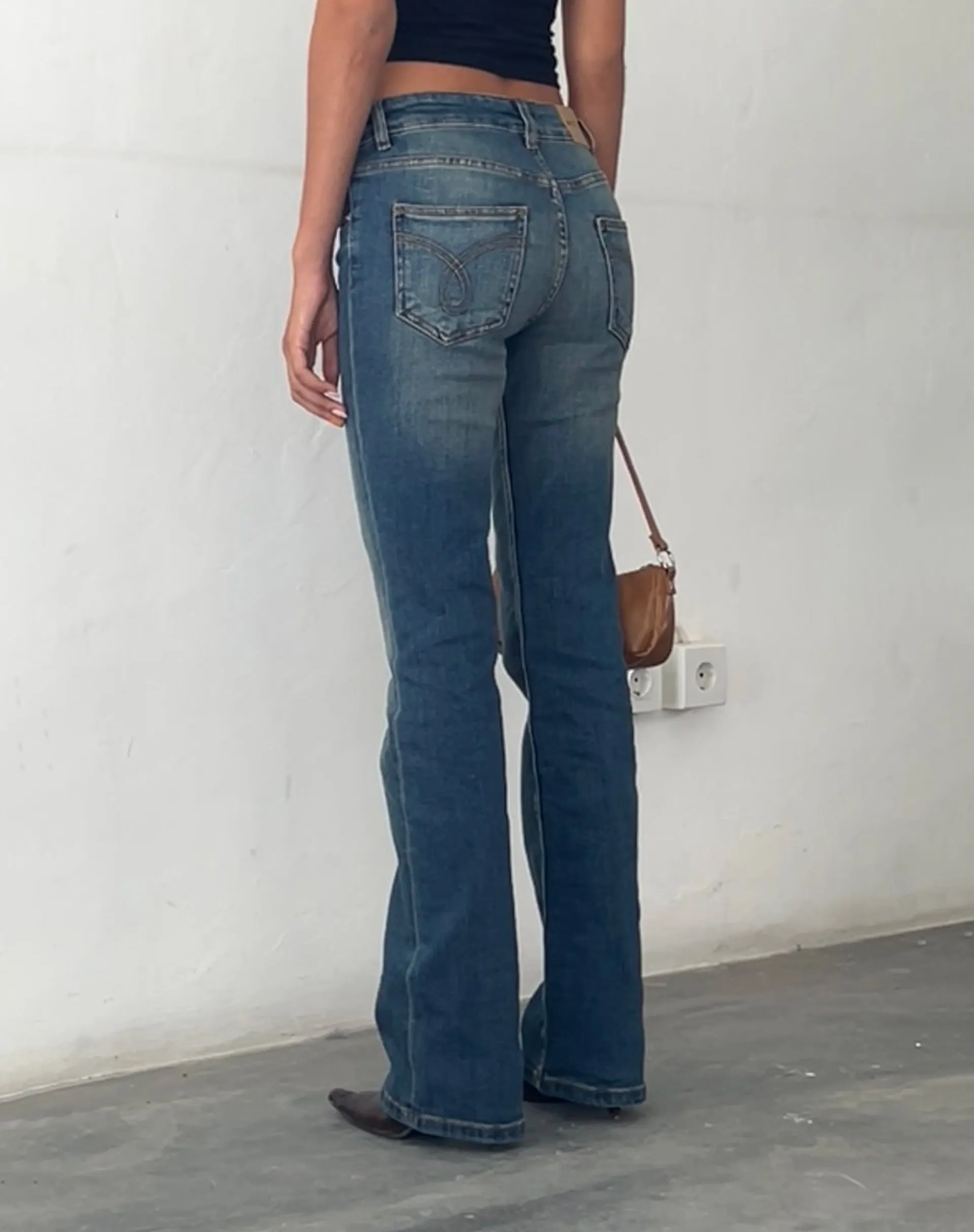 Low Rise Bootleg Jeans in Mid Vintage Blue