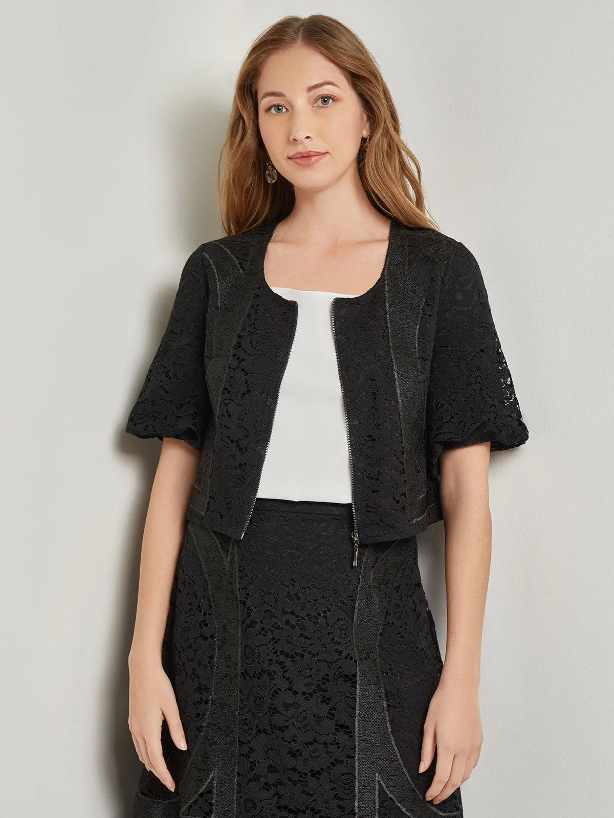 Modern Fit Cropped Textural Woven Blouse