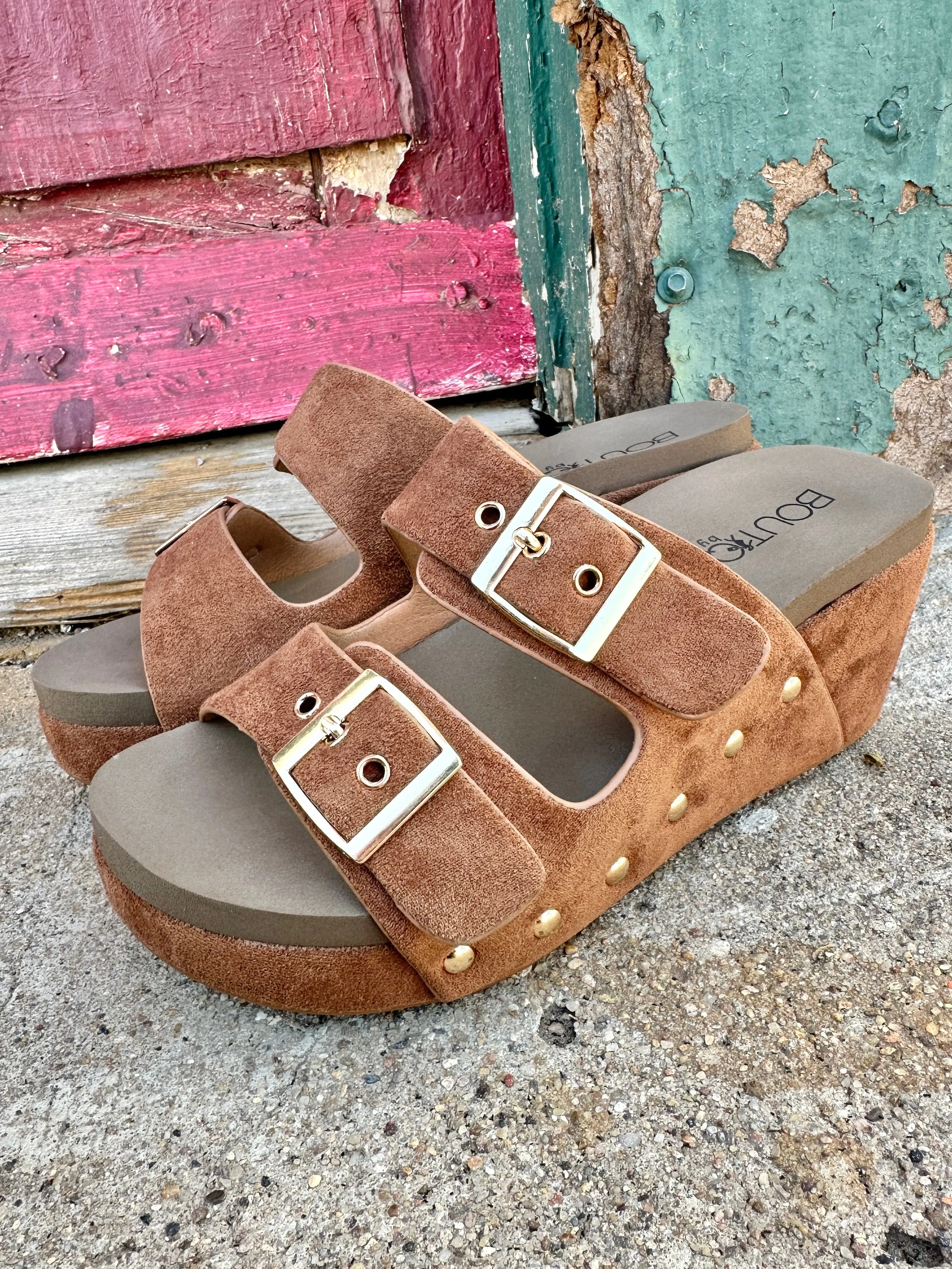 Twinkie Cognac Suede Wedge